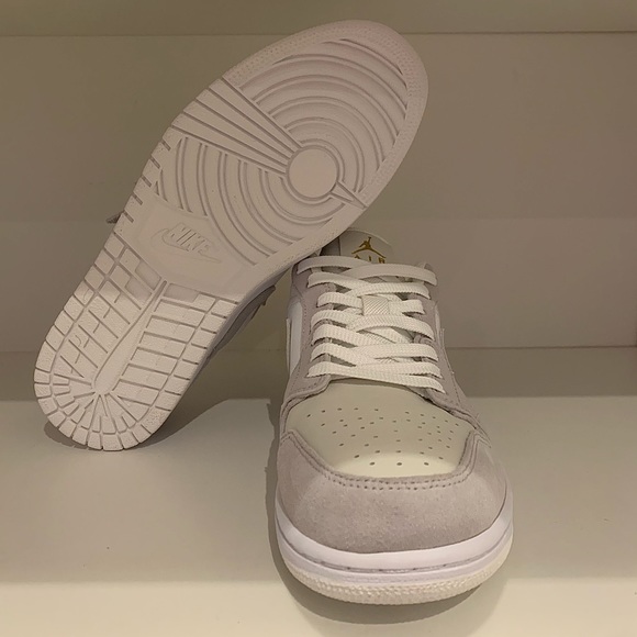 NEW Men’s Jordan 1 Low Paris - Picture 3 of 5